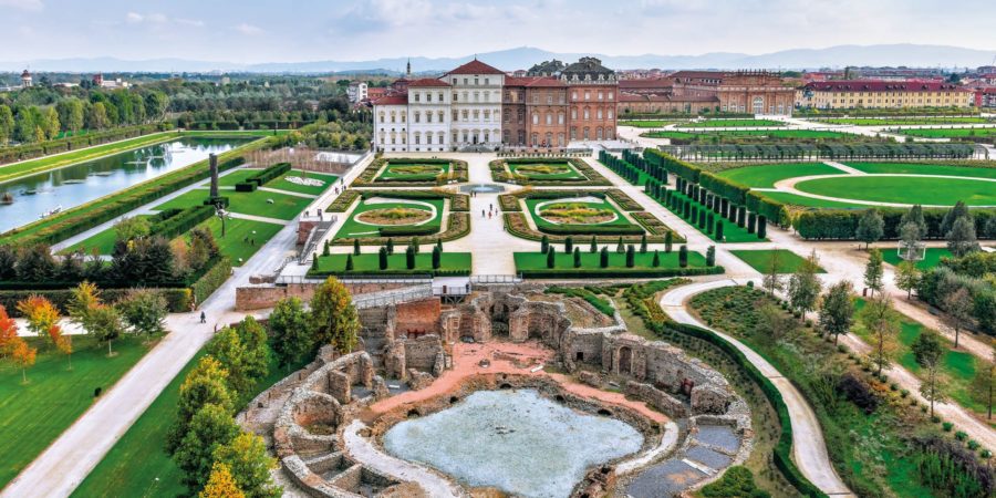 Vista dos jardins da Reggia di Venaria Reale nos arredores de Turim, Itália.